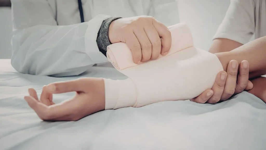 Wrapping a fractured arm